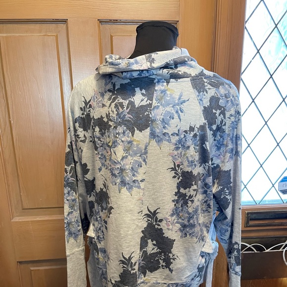 Ideaology Athletic Top with side ties. NWT - Picture 2 of 4